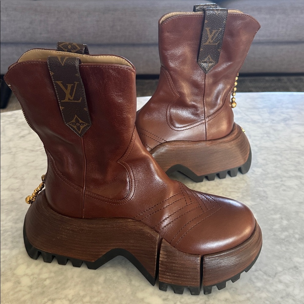 💯 NIB Louis Vuitton Brown Zoom Platform Boots